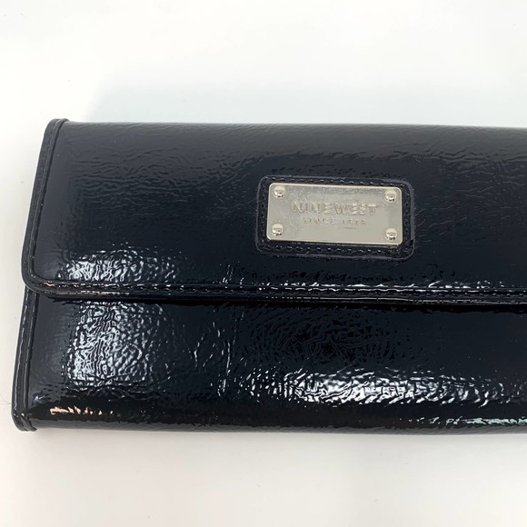 Nine West Black Faux Patent Leather Clutch Wristlet Wallet Chain‎ Strap - Picture 1 of 6